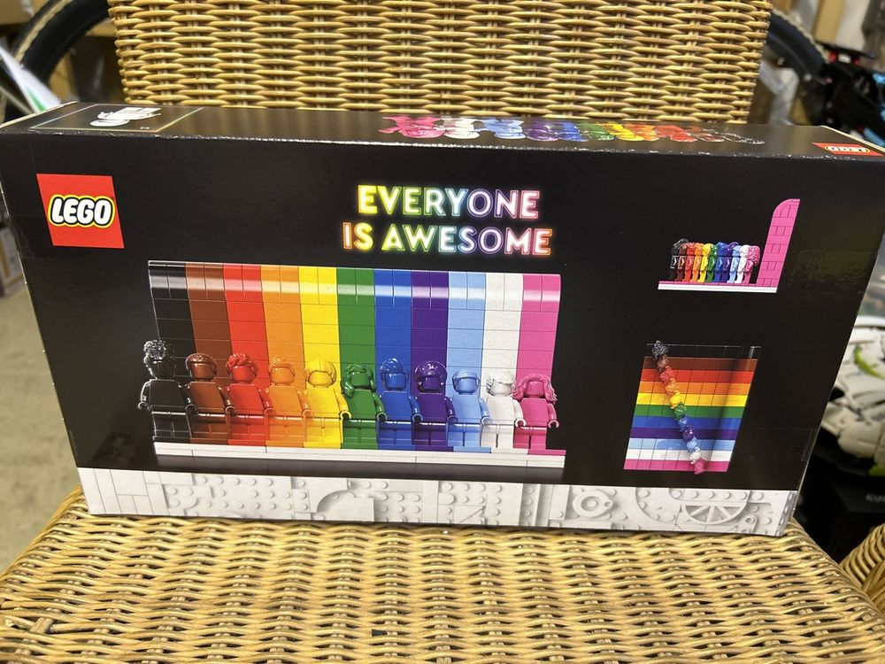 LEGO 18+ Everyone is Awesome (Neu und originalverpackt) in Liestal für ...