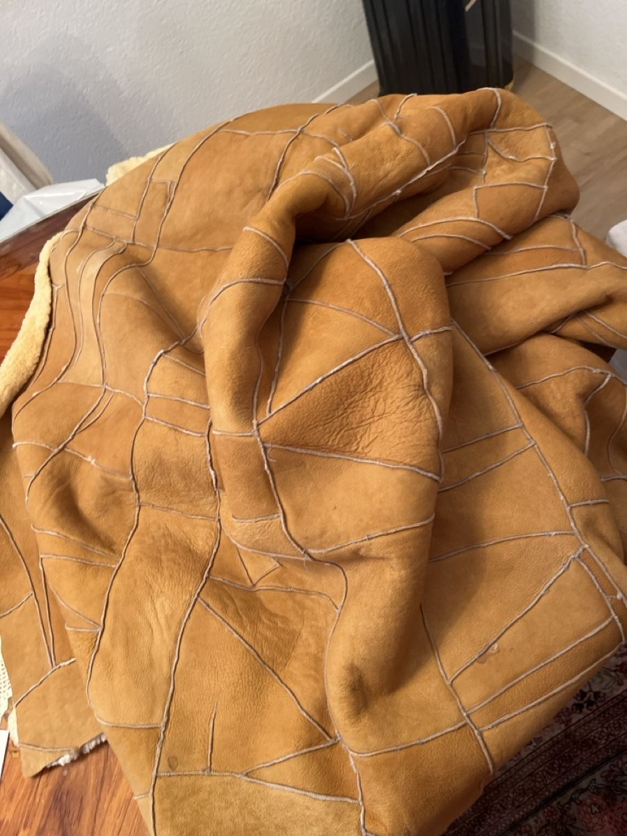 Couvertures: Lammfell Decke BeigeBraun,145X200,waschbar, Patchwork Zustan – D'occasion à Zürich par drn_77z5 8