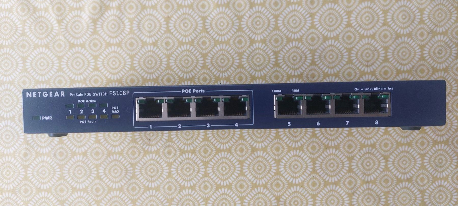 Netgear Hub & Switch: NETGEAR SWITCH POE - FS 108P – Usato da Quartino venduto da matepetra
