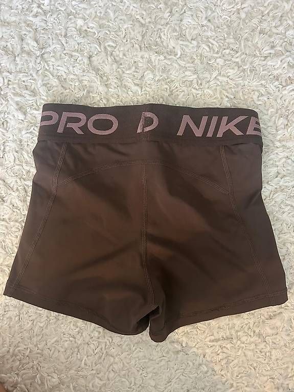 Pantaloni: Nike Pro Shorts in Braun – Usato da Nürensdorf venduto da pgiuga 1