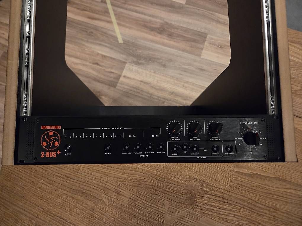Console di mixaggio: Dangrous Music 2 Bus+ Analog Summing Mixer – Usato da Zürich venduto da Flvr