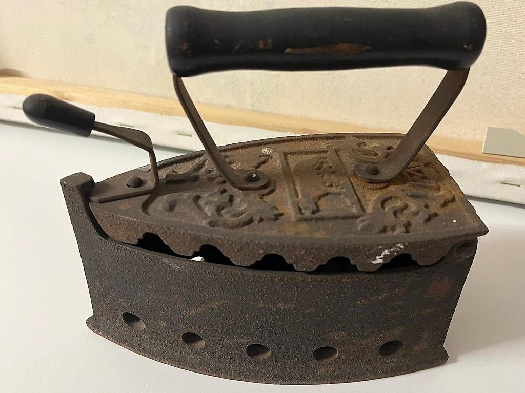 Ferri da stiro: Ferro da stiro a carbone con manico in legno – Usato da Viganello venduto da Schiri70 4
