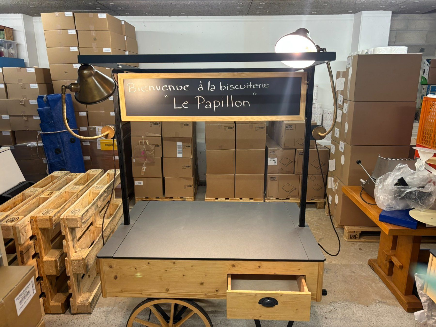 Ladenausstattungen & Messebau: Chariots de vente de boulangerie – Gebraucht aus Bevaix von ale_x9fl
