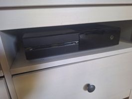 Xbox One 4 Spiele und Controller