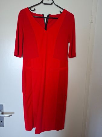 Elegantes Marc Cain Etuikleid Rot