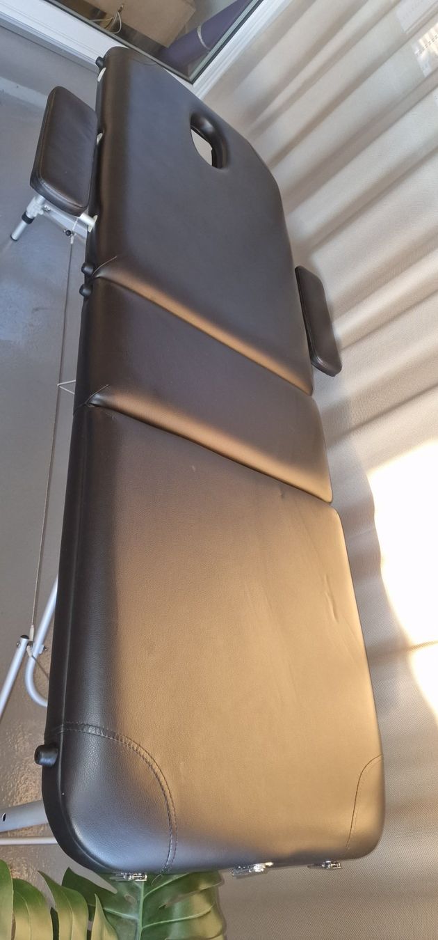 Lettini & sedie per cosmetici: Massageliege klappbar schwarz – Usato da Luzern venduto da SulianeT 1