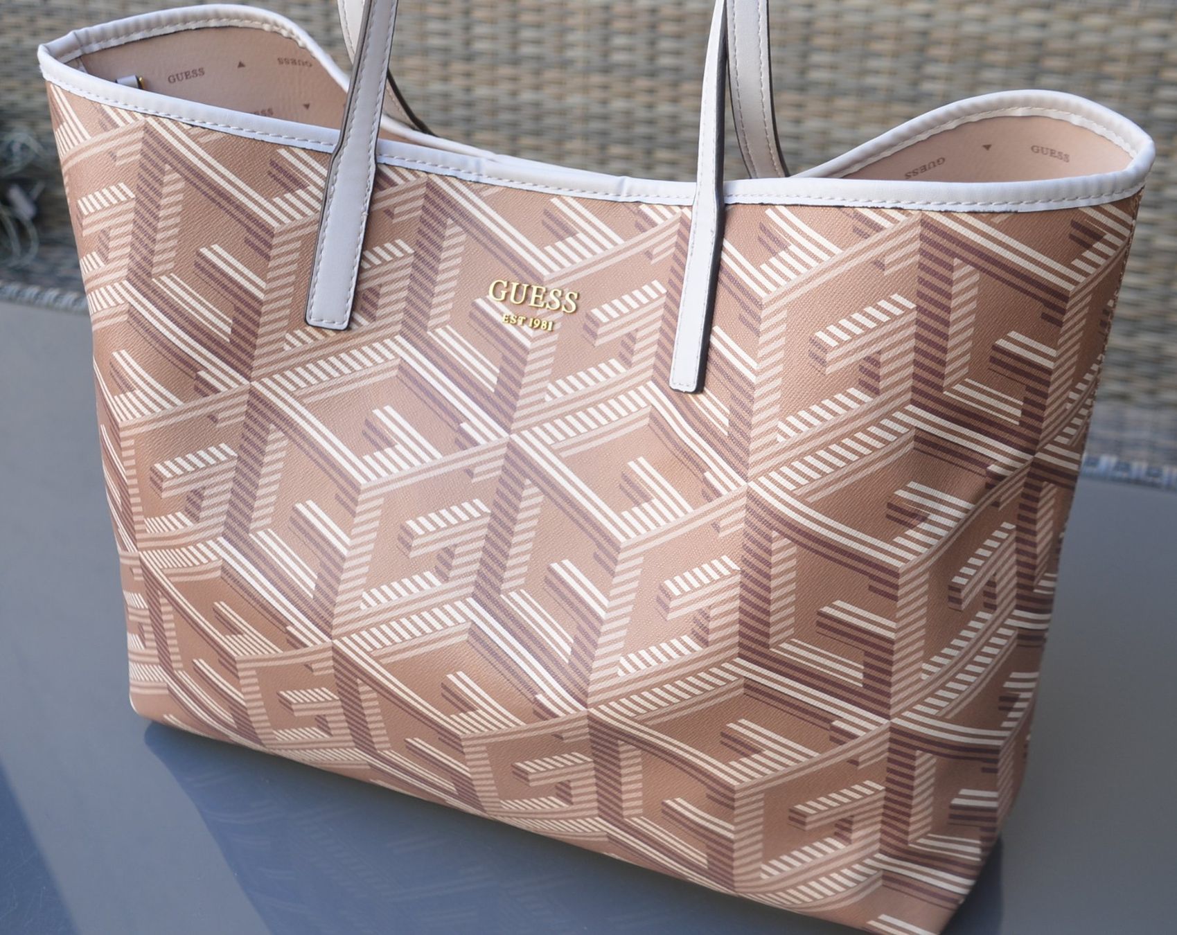 Guess Borse da donna: Guess VIKKY LARGE TOTE Set Tasche / sac – Usato da Collonges venduto da arashee 1