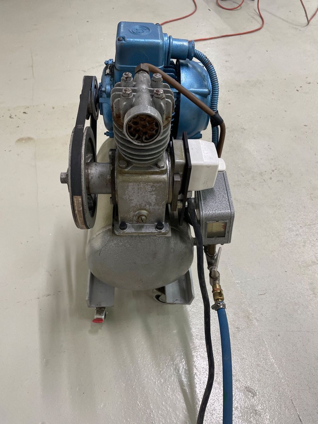 Compressori: Kompressor Motor 380 V auf vier Lenkräder Lenkrad – Usato da Giebenach venduto da Toto222 5