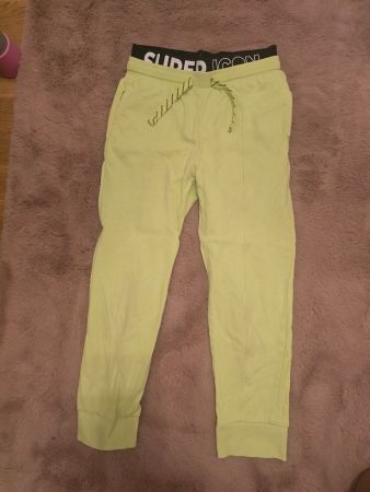 Jogginghose Coccodrillo hellgrün Grösse 134 guter Zustand