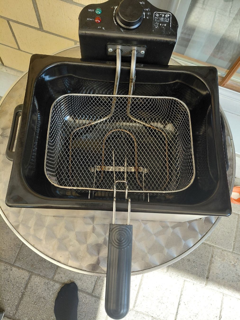 Elettrodomestici da cucina: Fritteuse Emerio DF-107090.6 Edelstahl 2000W gebraucht – Usato da Biglen venduto da mic_pjg6 1