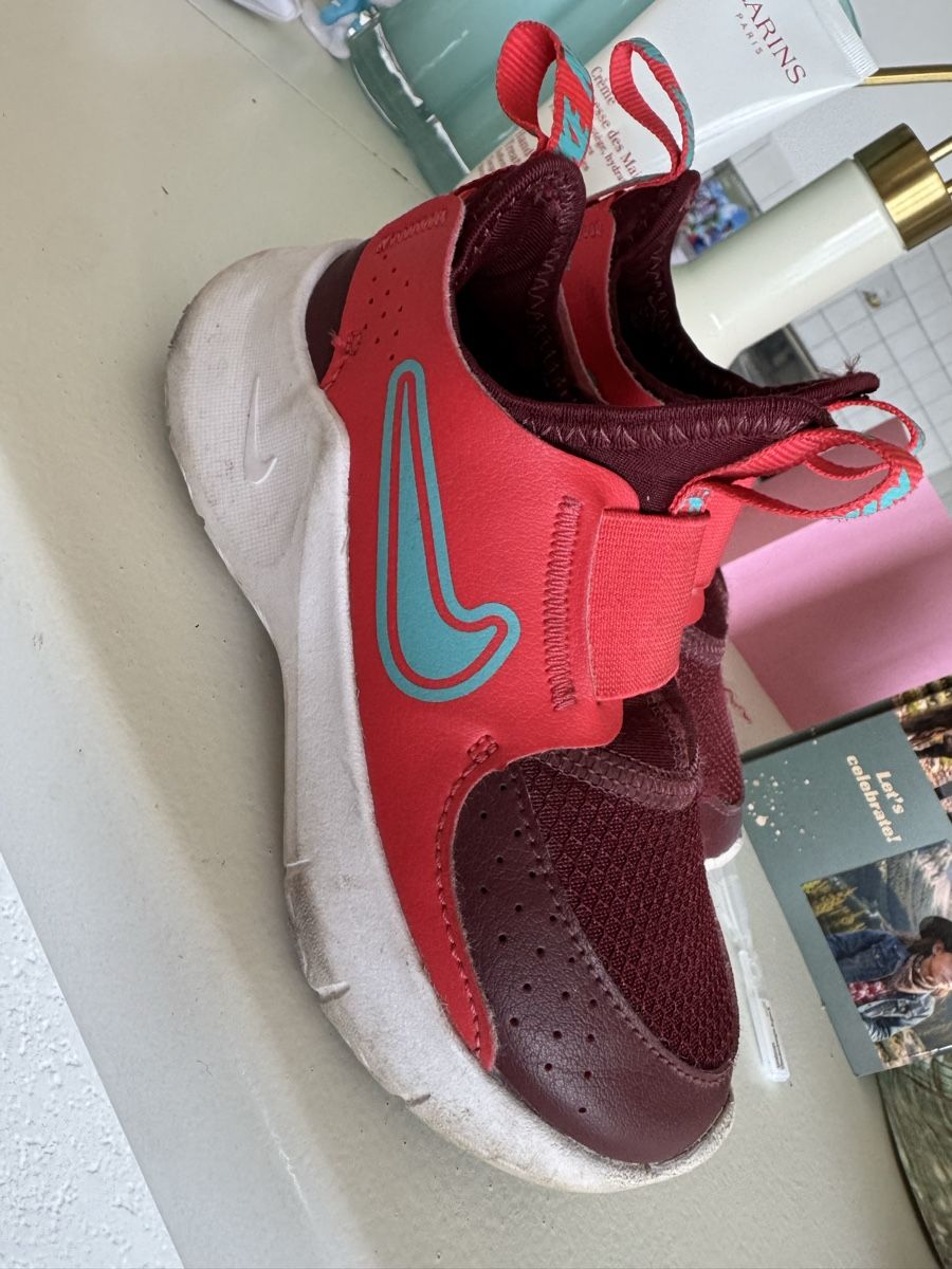Nike Schuhe für Jungen: Nike size 26 – Gebraucht aus Blonay von art_7f87