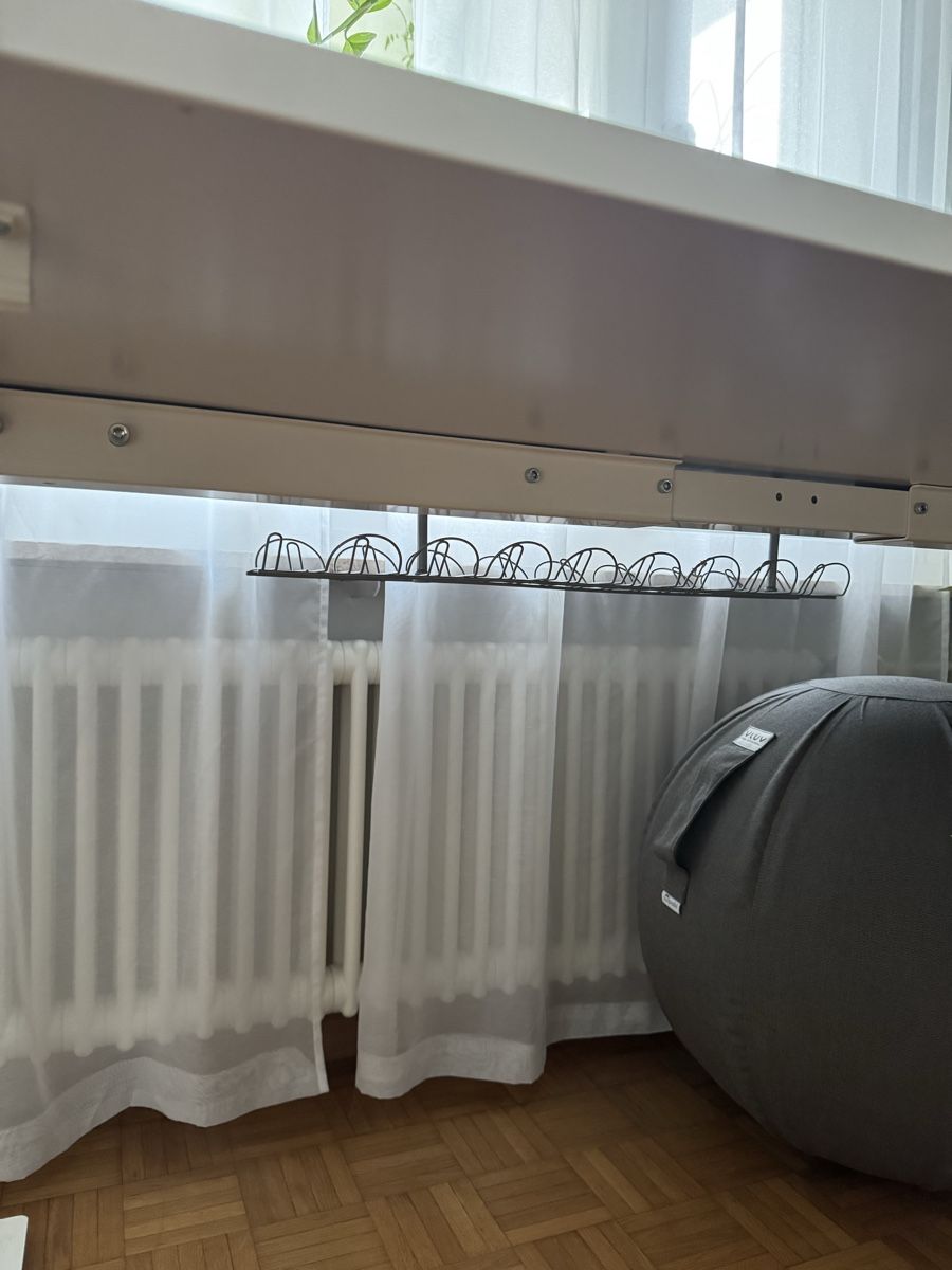 Schreibtische: Stehschreibtisch weiss - höhenberstellbar – Gebraucht aus St. Gallen von WoCo 7