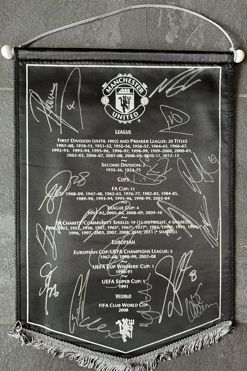 Rare FANION foot VINTAGE * MANCHESTER UNITED FOOTBALL CLUB * CLUB ANGLAIS - ANGLETERRE 28 CM DE DIAMETRE TOUT EST EN PHOTOS - Collection