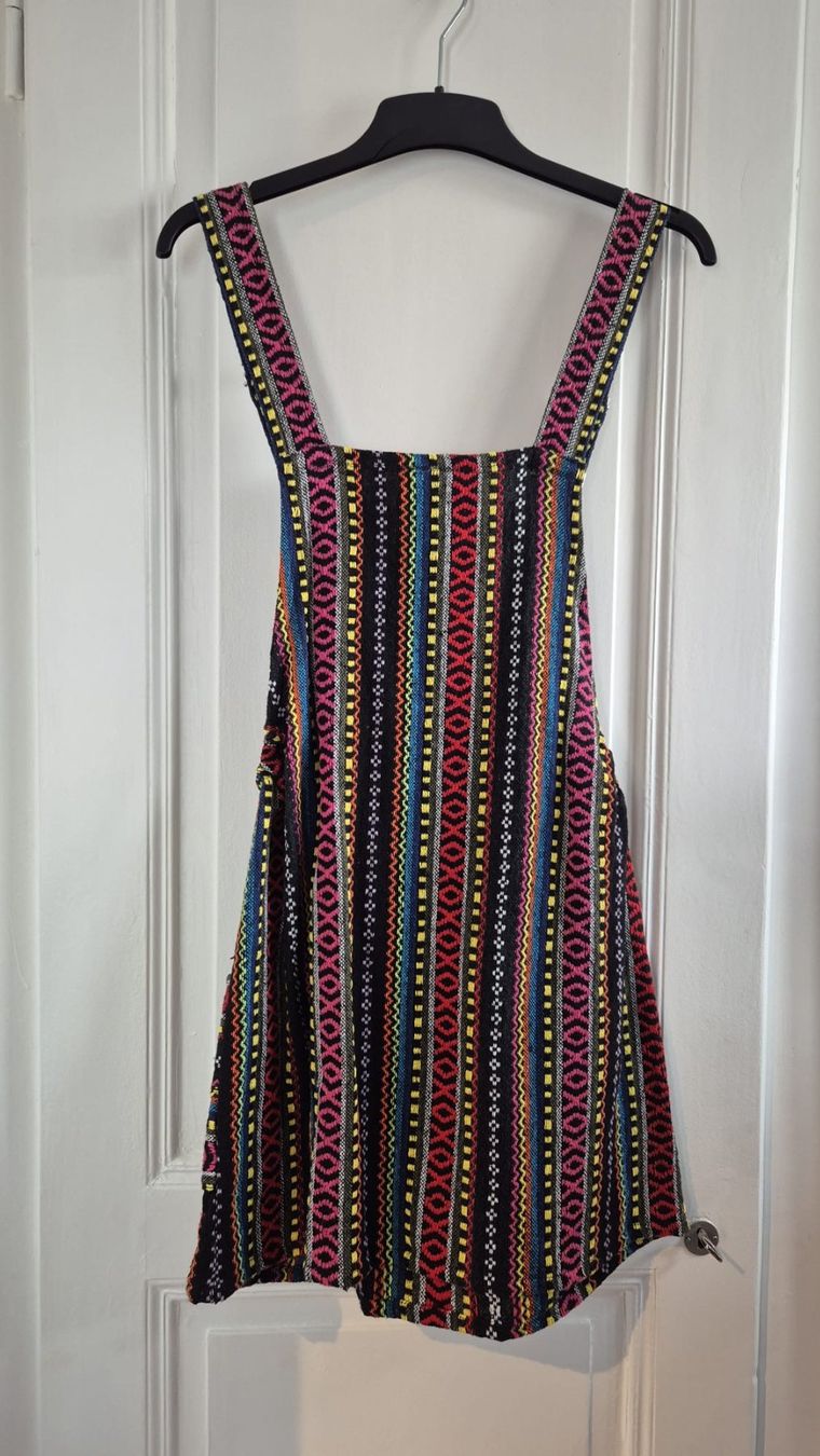 Kleider: Latzkleid bunt – Neu (gemäss Beschreibung) aus Nidau von biasutti