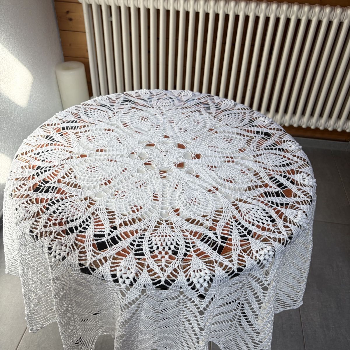 Alle Dekorationen: Gehäkelte Tischdecke weiss rund Handarbeit  – Neu und originalverpackt aus Heiden von san_2lb5