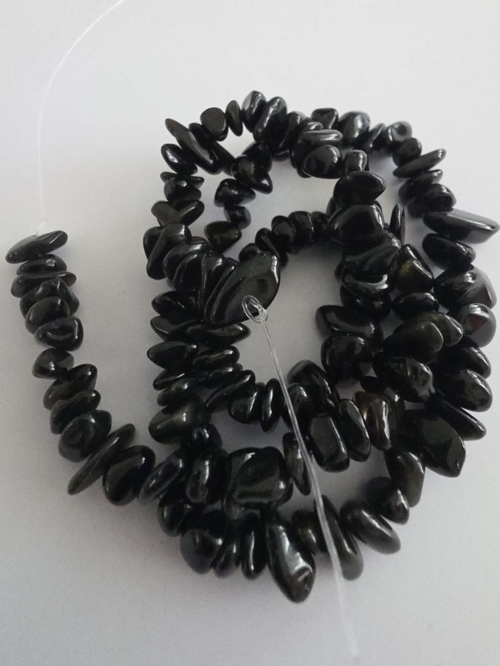 Minerali & Pietre curative: Onyx schwarz Splitter ca. 5-8mm. Strang – Nuovo e nell'imballaggio originale da Menziken venduto da Mirager