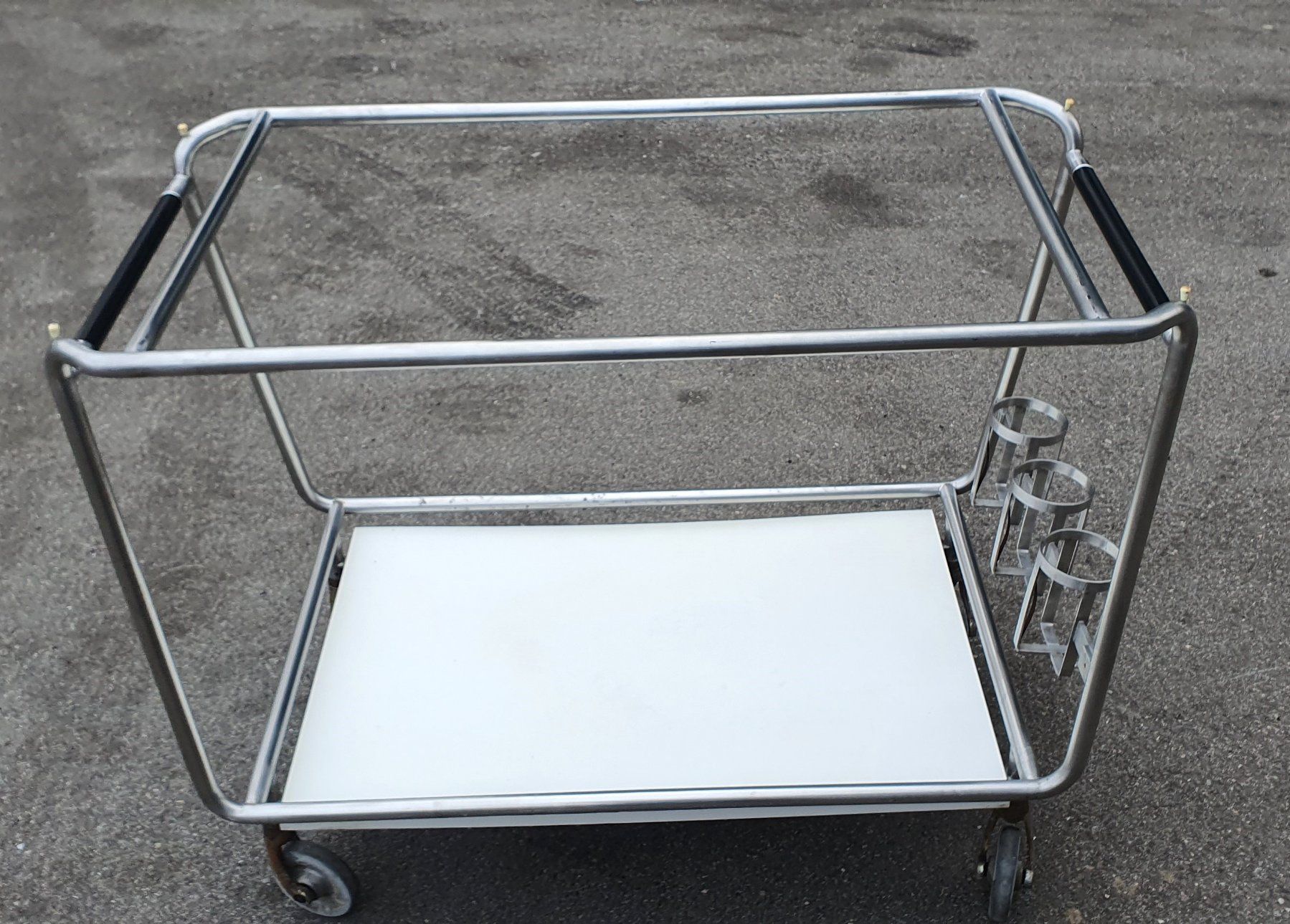 Carrelli di servizio: Servicewagen mit Flaschenhalter und Lenkrollen – Usato da Winterthur venduto da BauTeilLaden2000 2