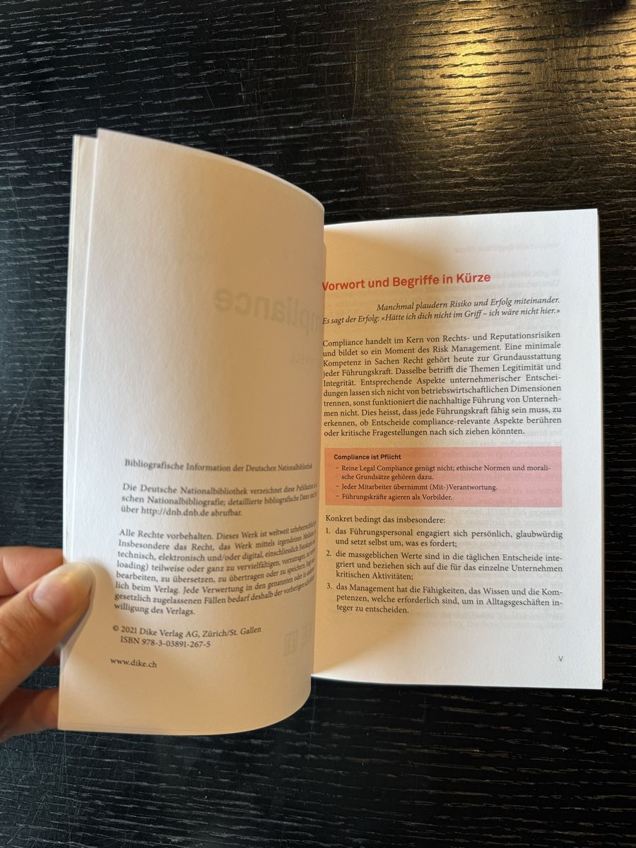 Libri: Compliance in a Nutshell, Monika Roth, 4. Auflage – Nuovo e nell'imballaggio originale da Bätterkinden venduto da peacelover_fili 1