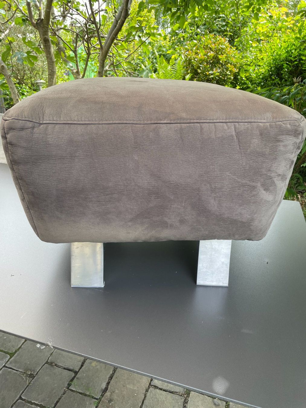 Sgabelli: Moderner Sitzhocker / Pouf in Kunstlederoptik – grau – Usato da Hitzkirch venduto da Rabenus 2