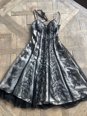 Elegantes Sommerkleid, Grösse 36, perfekt für den Ausgang!