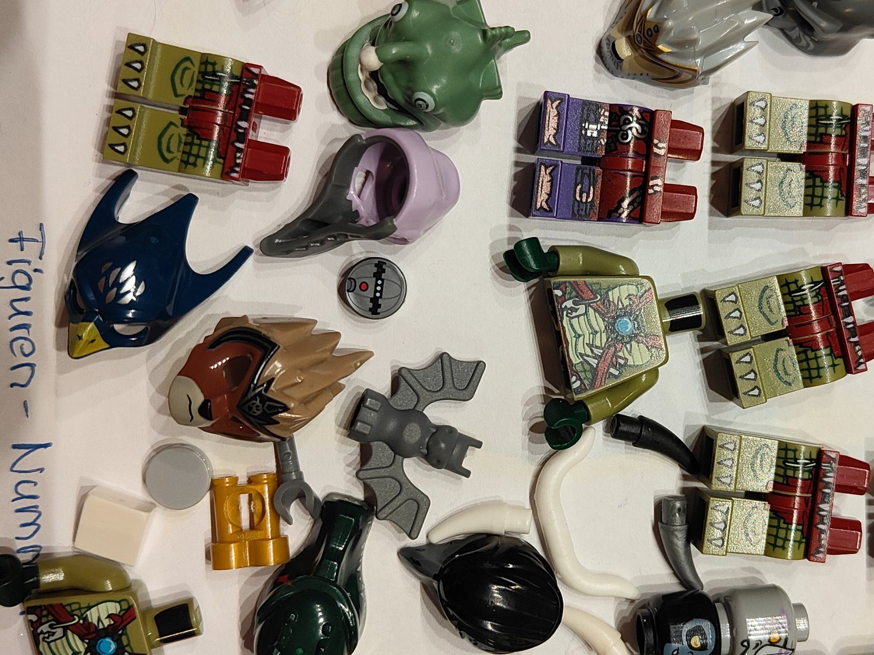 Lego Kit di costruzioni: Legofigurenteile  viele Teile zu Chima  /E35 – Usato da St. Gallen venduto da Bisaknosp 3