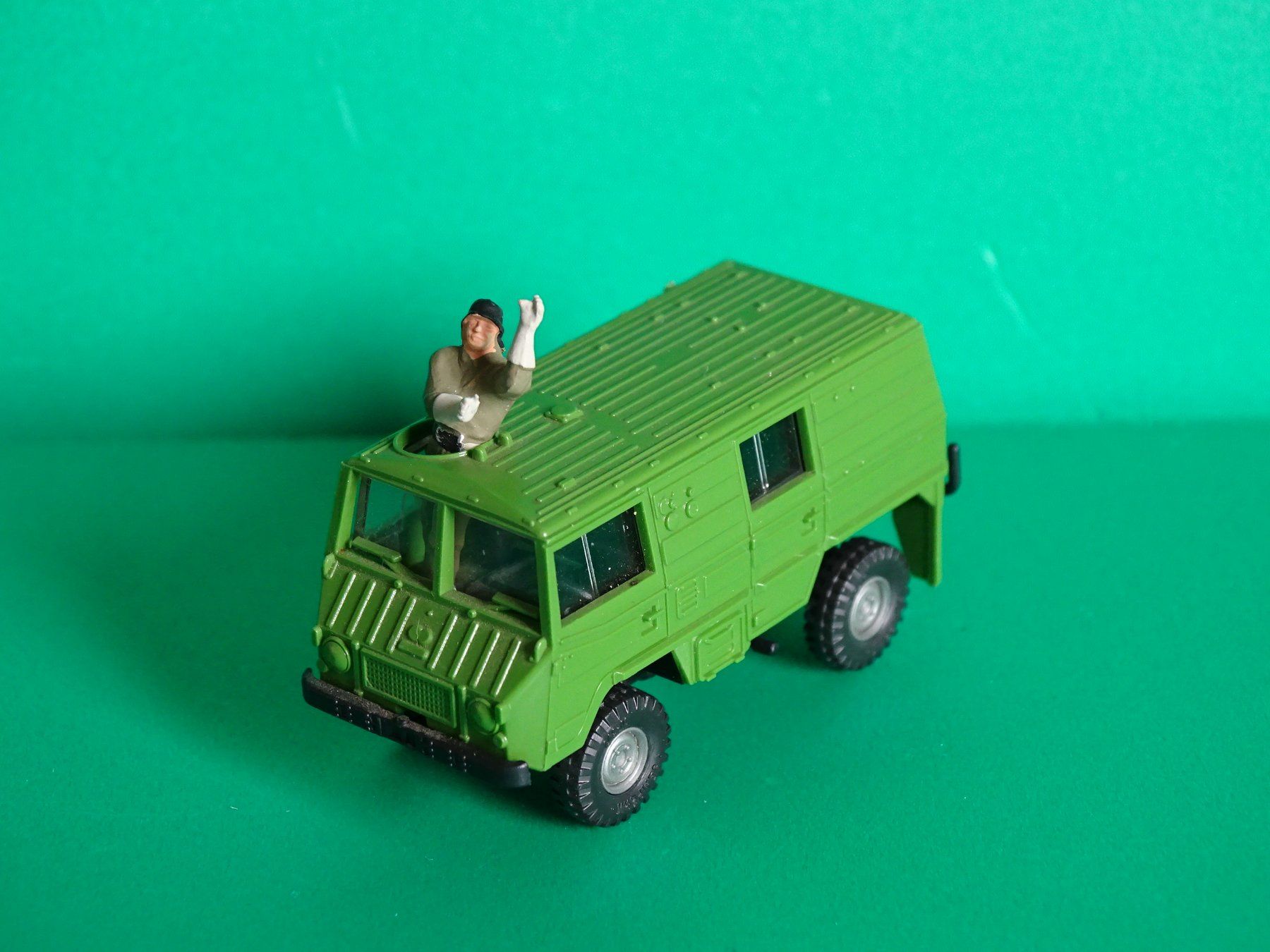 Modellini d'auto: Pinzgauer 4x4 von Roco 1/87 – Usato da Bretzwil venduto da Meex