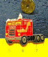 MACK USA ZUGMASCHINE TRUCK LKW PIN GLASIERT GOLDIG