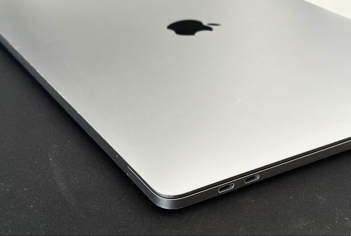 Apple Notebooks: Macbook Pro 15 (2017) mit touchbar – Gebraucht aus Zürich von tho_fmc2 1