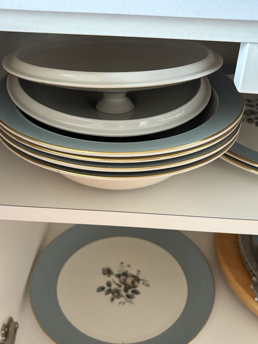 Royal Doulton Services de table: Royal Doulton Rose Elegans Kaffeeservice gebraucht – D'occasion à Schaffhausen par lineva00 1