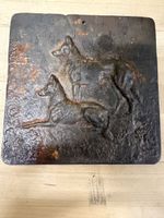 Gusseisen Platte mit Hunden Motiv alt Signiert