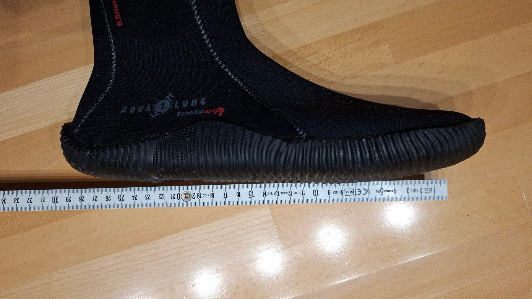 Scarpe da uomo: Aqualung Tauchschuhe Gr. 46 eher Gr. 44, 6.5mm – Usato da Ebikon venduto da Dubi1 7