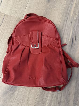 Schöner roter Rucksack / Tasche