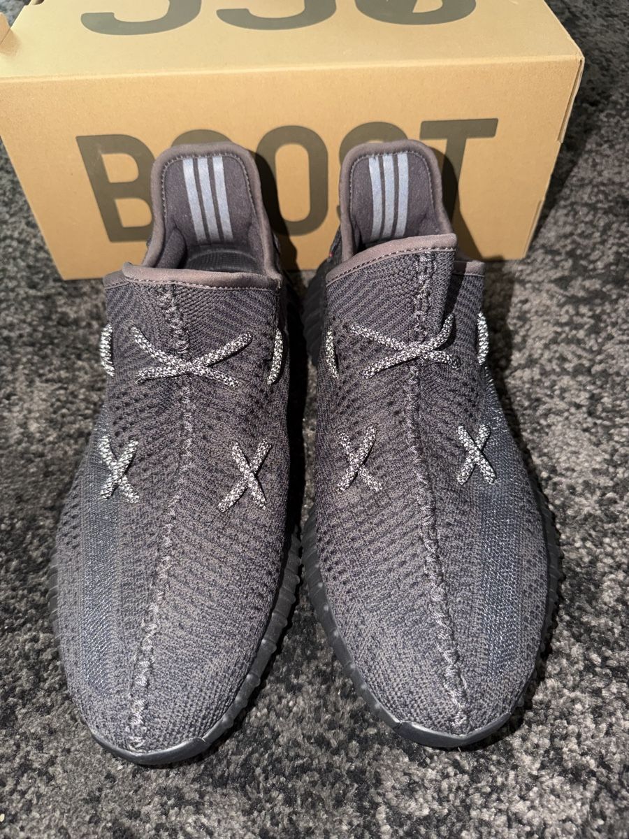 Adidas Herrenschuhe: Adidas Yeezy Boost 350 V2 EU 43 1/3 – Gebraucht aus Schwerzenbach von Cyrilho10 5