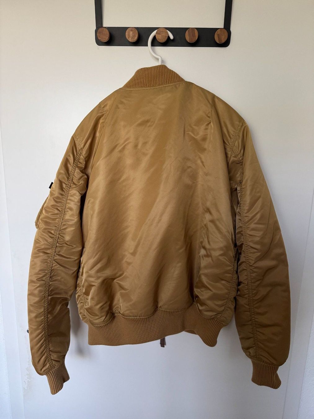 Alpha Industries Giacche: Alpha Industries Bomber GOLD – Nuovo (secondo la descrizione) da Mont-sur-Rolle venduto da ryn_2tlx 4