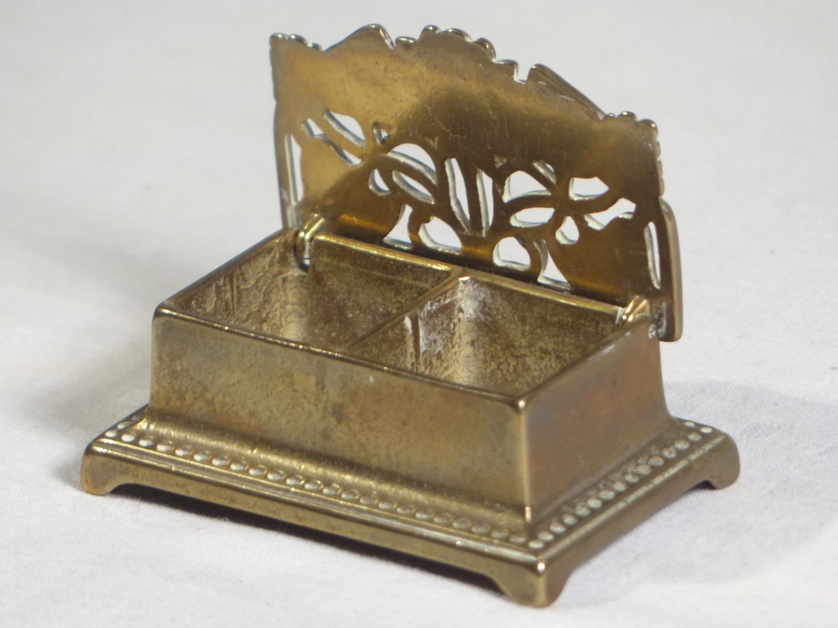 Tutte le decorazioni: Briefmarkenspender mit Jugendstil Sonnenblumen Dekor – Usato da Zürich venduto da botschinski 1