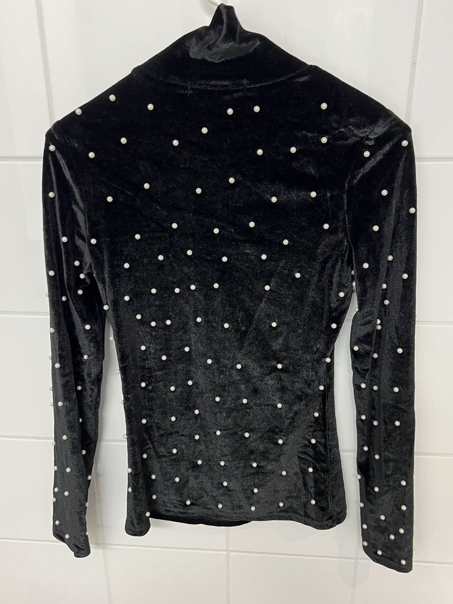 Maglioni & Felpe: Rollkragenpullover schwarz Samt mit eingestanzten Perlen – Nuovo (secondo la descrizione) da Jona venduto da n.ferrari 4