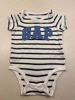 Süsser GAP Body gestreift Gr. 12-18 Monate