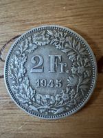 Schweizer 2 Franken Münze 1945 B, gebrauchter Zustand