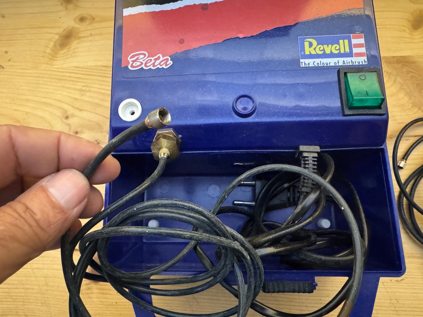 Revell Compressori: Airbrush Kompressor Revel – Usato da Klarsreuti venduto da Sbirolipiero 4