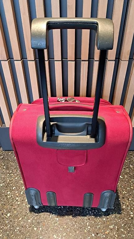 Valigie & Borse: Roter Koffer / Trolley  – Usato da Lützelflüh-Goldb venduto da tomwunderlich 1