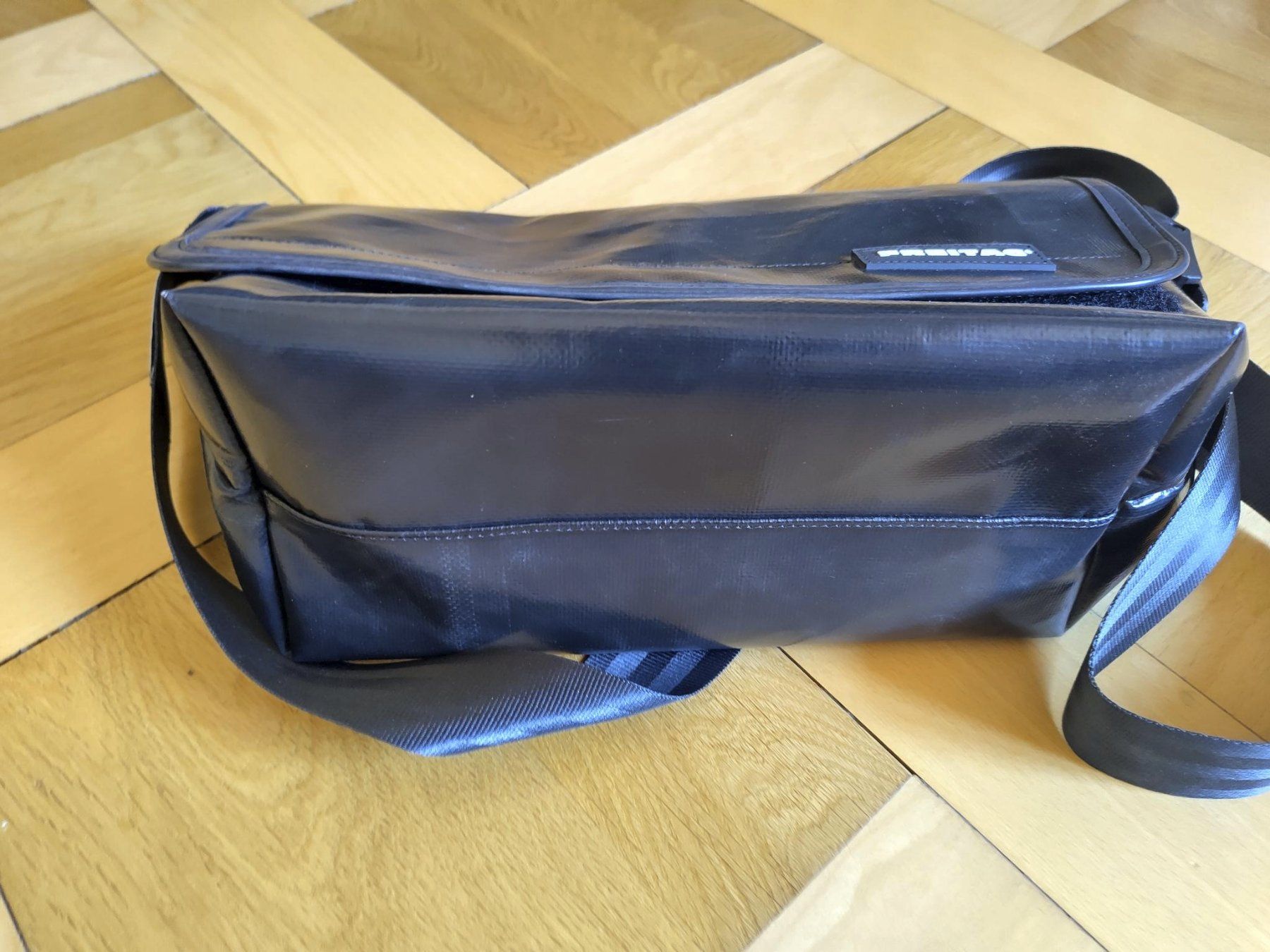 Freitag Borse: Tasche Freitag F42 surfside Schwarz uni – Usato da Bern venduto da giebi 1