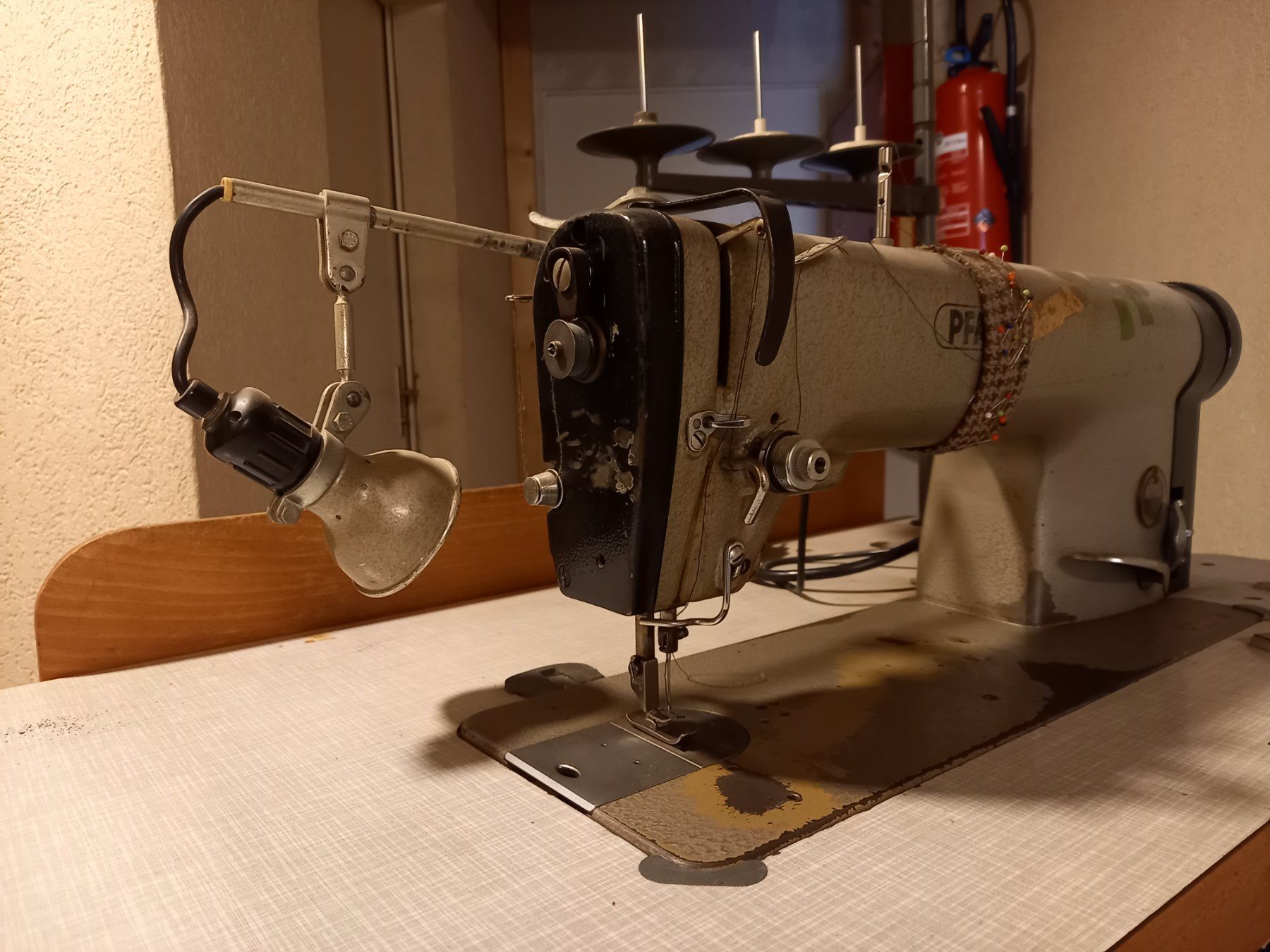 Pfaff Machines à coudre: Pfaff Industrienähmaschine – D'occasion à Lauperswil par Carman150 1