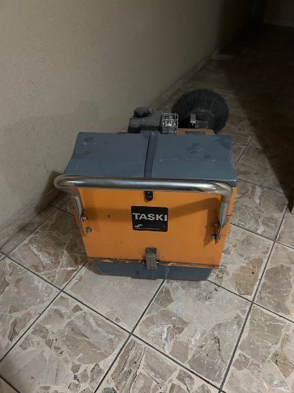 Tutte le macchine: Kehrmaschine Taski balimat 60T – Usato da Chur venduto da fiona7006 4