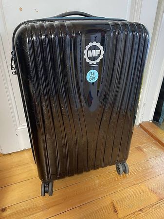 Valise à roulettes noire MF