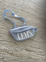 Gürteltasche Levi's hellblau mit Logo . Wie neu!!