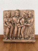 Asiatische Reliefskulptur inkl. Holzkiste - 44x44 Sandstein