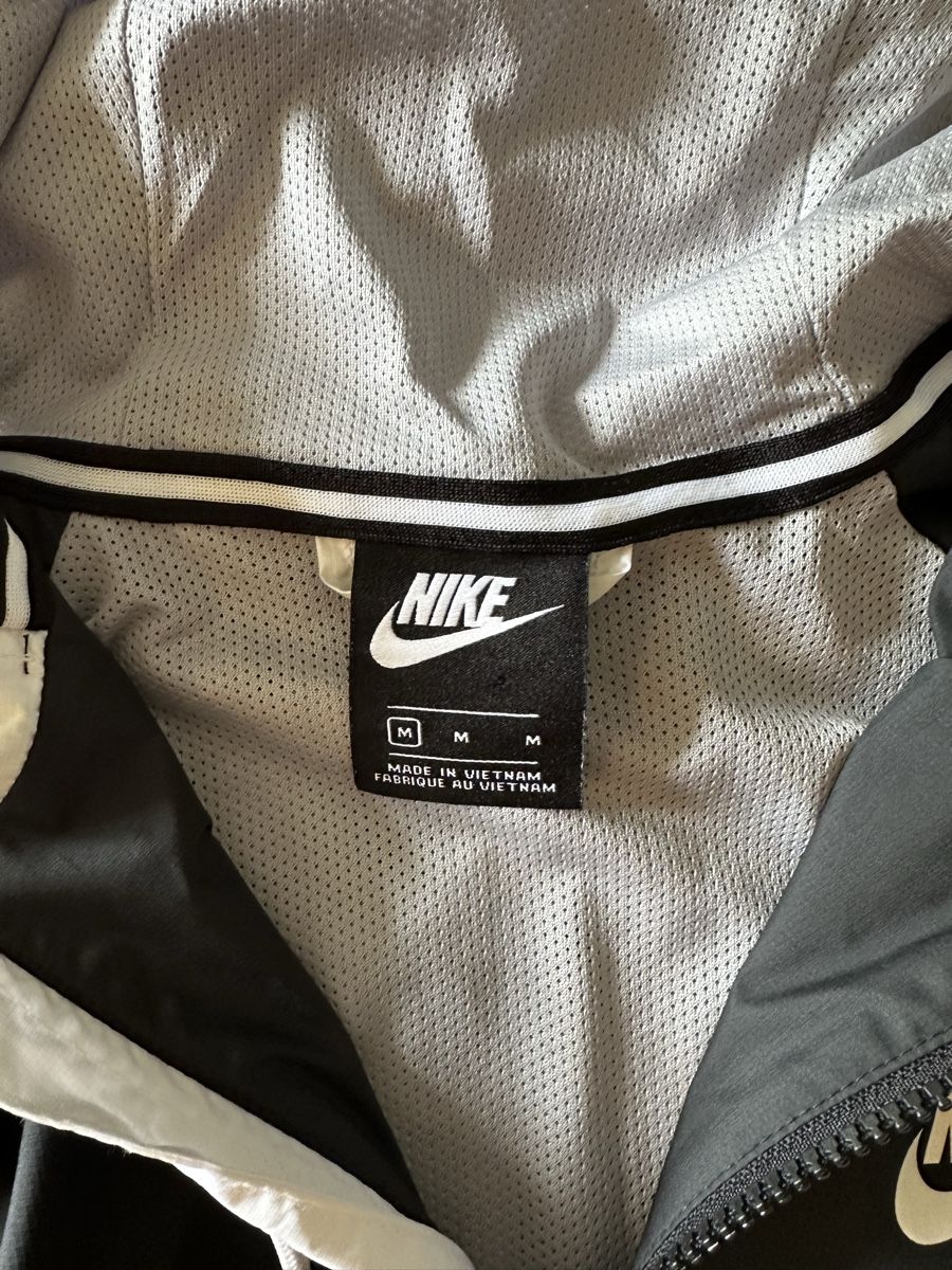 Nike Jacken: Nike Sommerjacke Grösse M  – Gebraucht aus Sursee von DaWi99 1