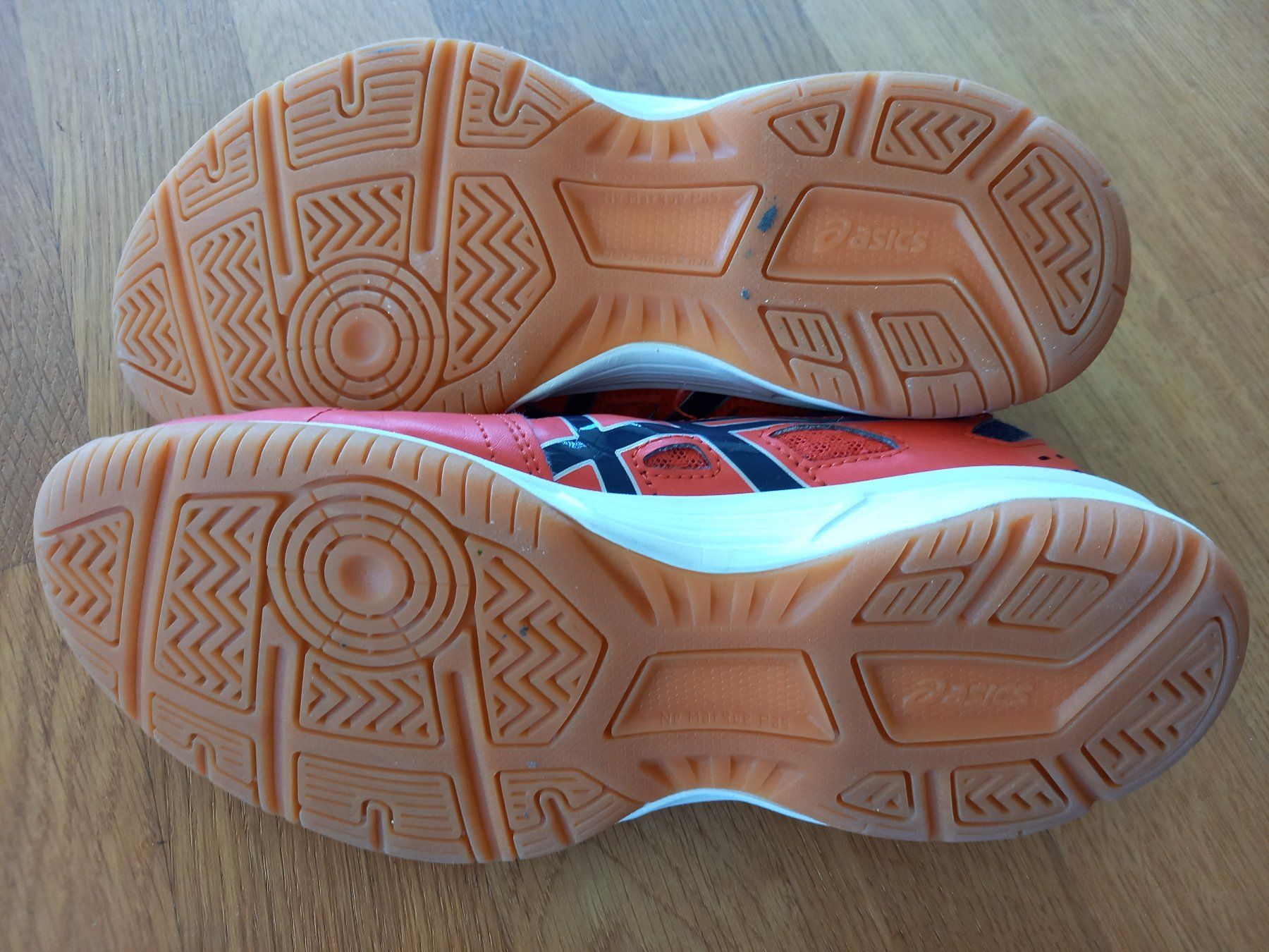 Asics Scarpe da uomo: Asics Hallenturnschuhe Gr. 38 – Usato da Luzern venduto da latinaluna 1