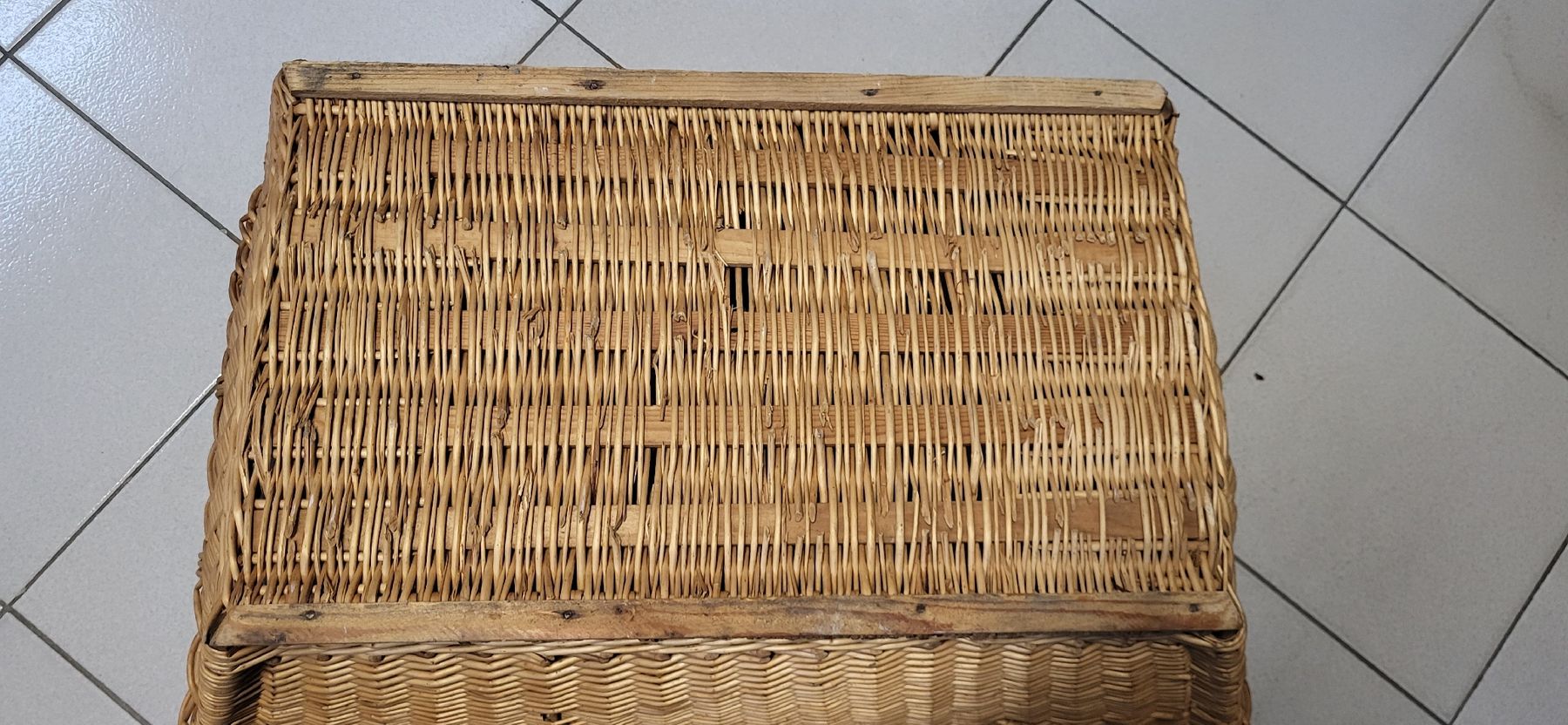 Altro per la casa: Grosse Vintage Weidenkorb Wäschekorb Holzkorb – Usato da Figino venduto da mayam63 2