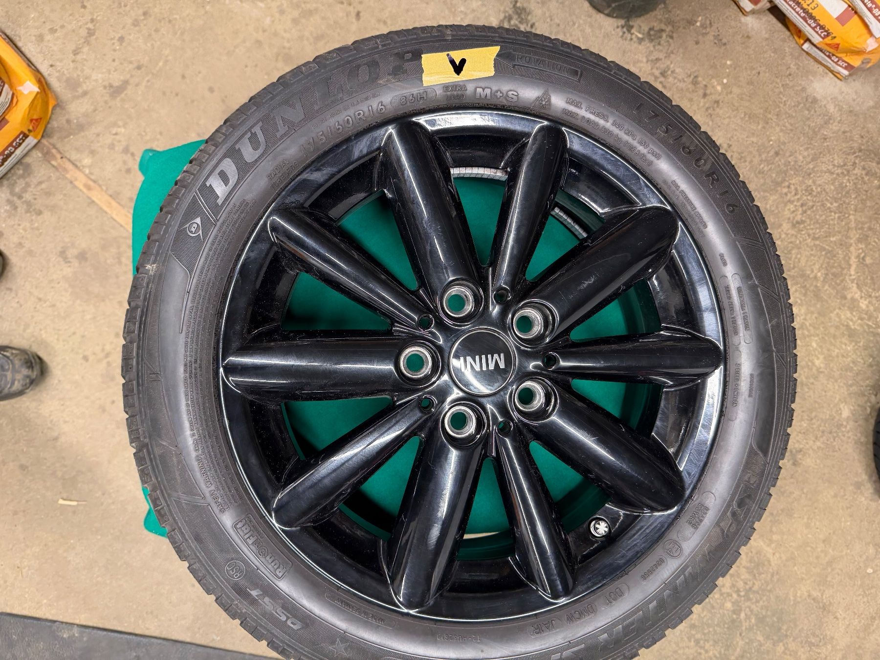Cooper Cerchioni: Mini Cooper S 3 door Komplett Räder – Usato da Langenbruck venduto da Baerenwiler 5